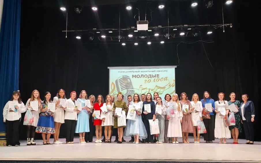 Муниципальный вокальный конкурс «Молодые голоса» состоялся во  Дворце культуры им. Дубровских